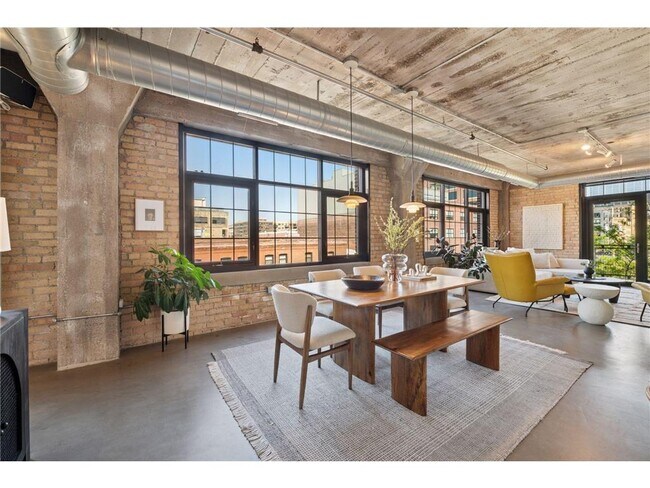 Building Photo - 525 N 3rd St