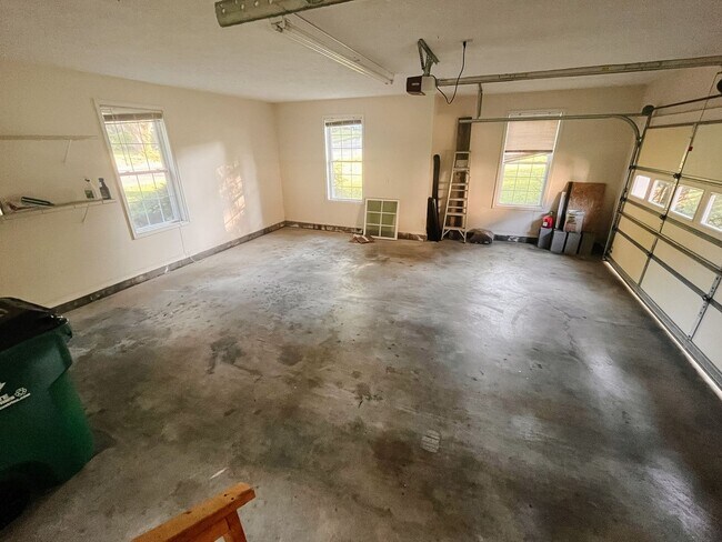 Building Photo - 511 Owens St