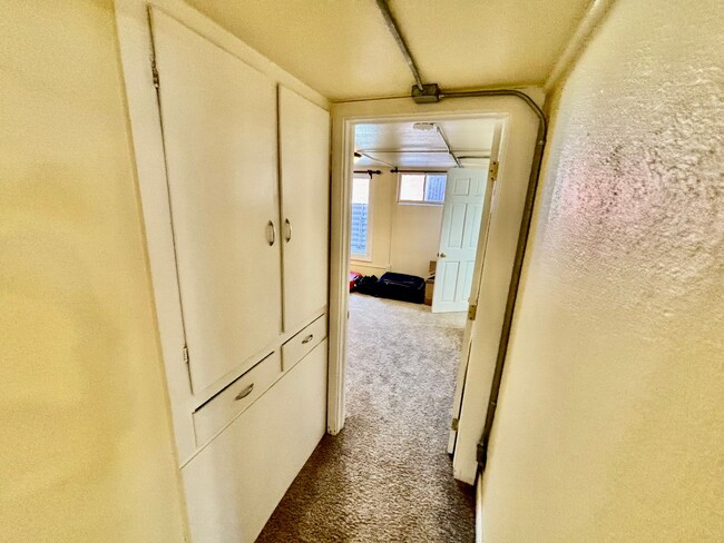 Building Photo - Cozy 2-Bed Downstairs Duplex, Close to CSU...