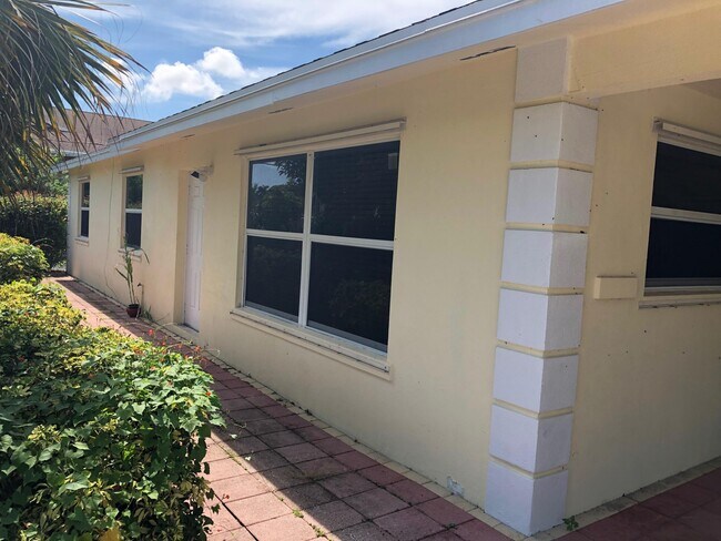 Building Photo - 2920 Palmarita Rd