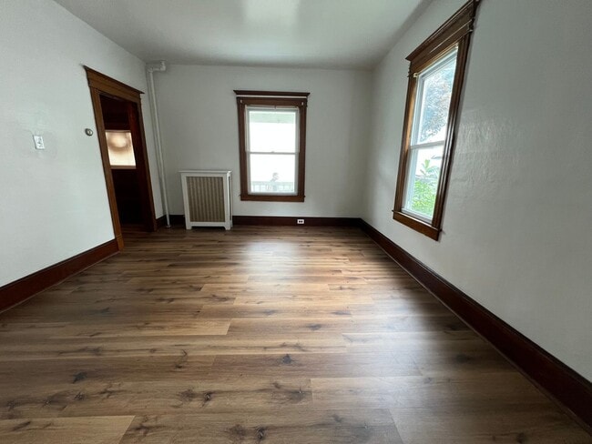 Building Photo - Large Newly Renovated 3 Bed/1 Bath Single ...