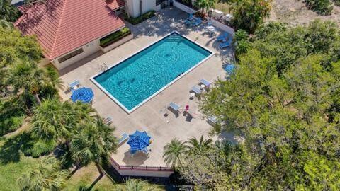 Building Photo - 402 Sea Oats Dr