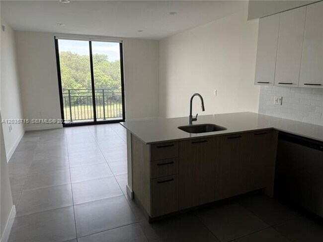 Building Photo - 16395 Biscayne Blvd