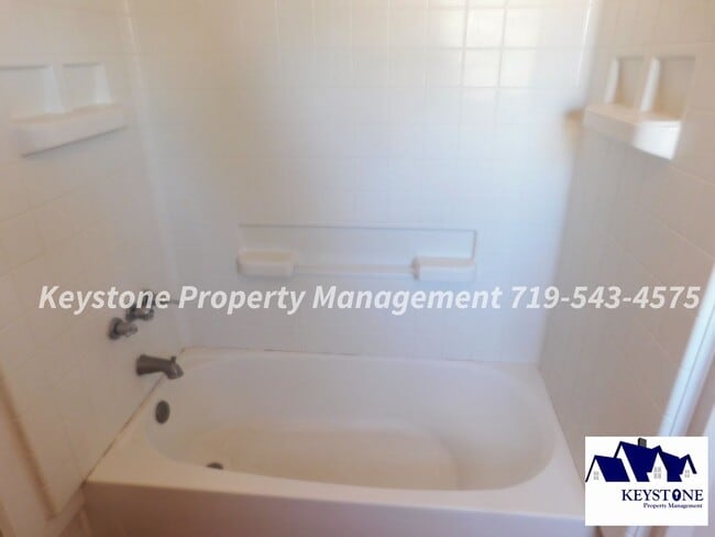 Building Photo - Small Dog Friendly! 3 Bedrooms / 1 Bath / 2 Car Detached Garage $1200/$1200