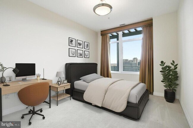 Building Photo - 8220 Crestwood Heights Dr