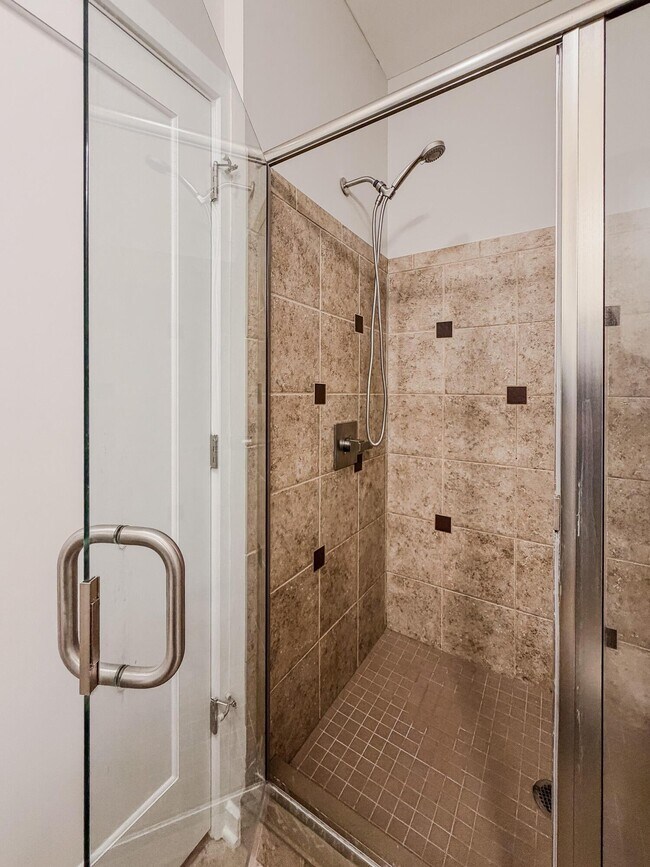 Building Photo - 190 E Gay St