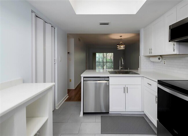 Building Photo - 120 Cypress Ln