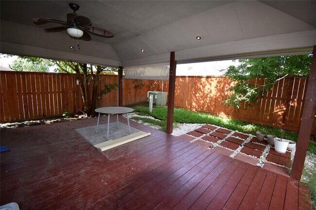 Building Photo - 10942 Heather Trail Dr