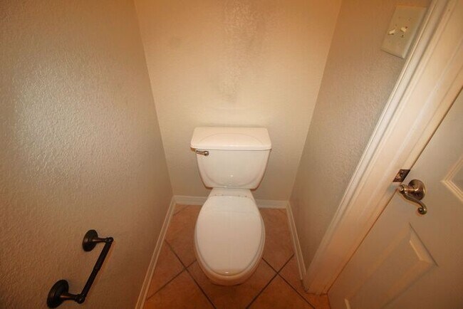 Building Photo - 2908 Tucson Dr