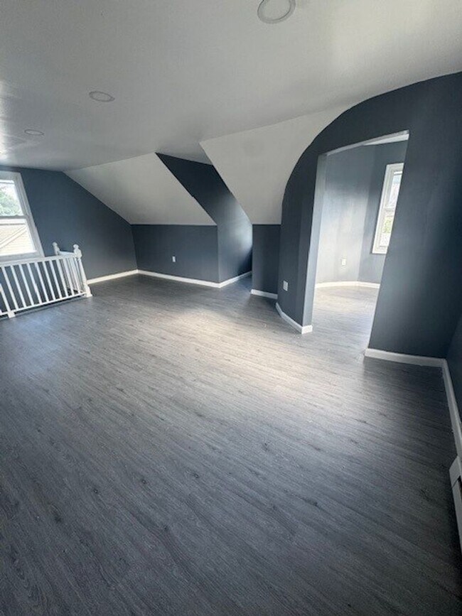 Building Photo - 116 E Ridge St