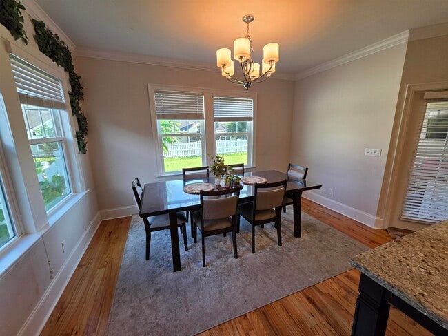 Building Photo - 2521 Lantana Ln
