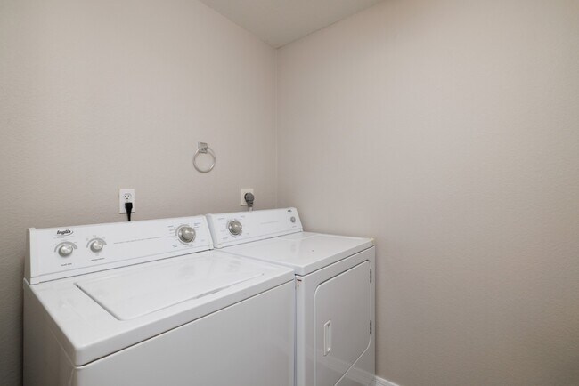 Building Photo - 10410 N Cave Creek Rd