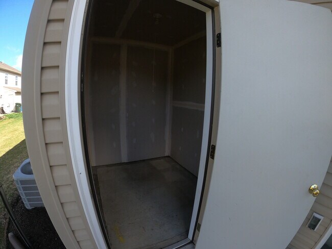 Building Photo - 2121 Quail Hollow Dr