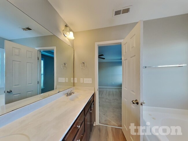 Building Photo - 45 Red Coat Dr