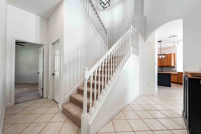 Building Photo - St. Cloud 4 Bedroom, 4 Bathroom Pool Home with Lake View