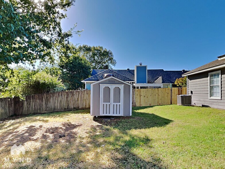 Building Photo - 6717 Elmore Woods Ln