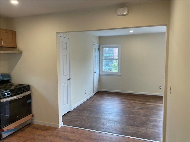 Building Photo - 619 Grassmere Terrace