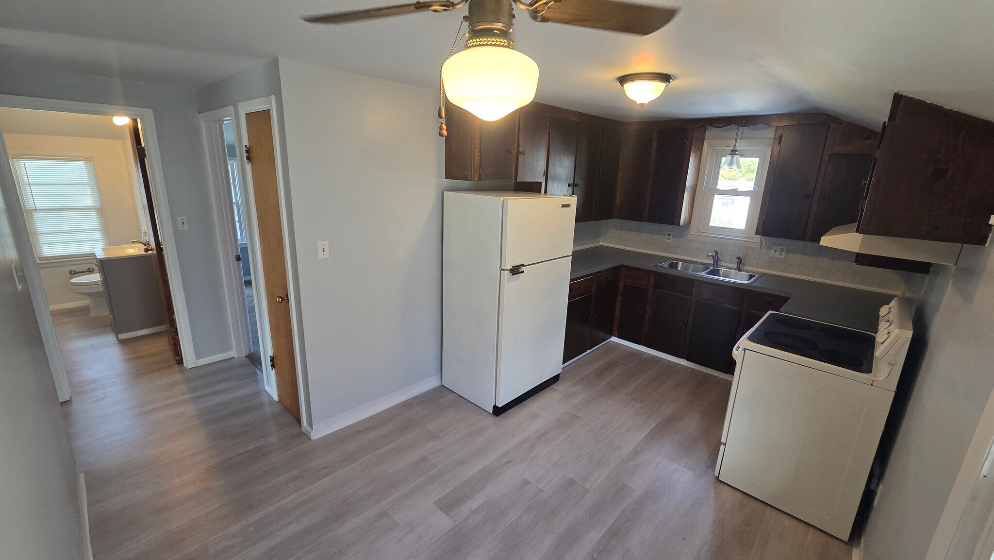 Building Photo - 247 School St