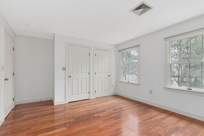 Building Photo - 1 Sutton Pl