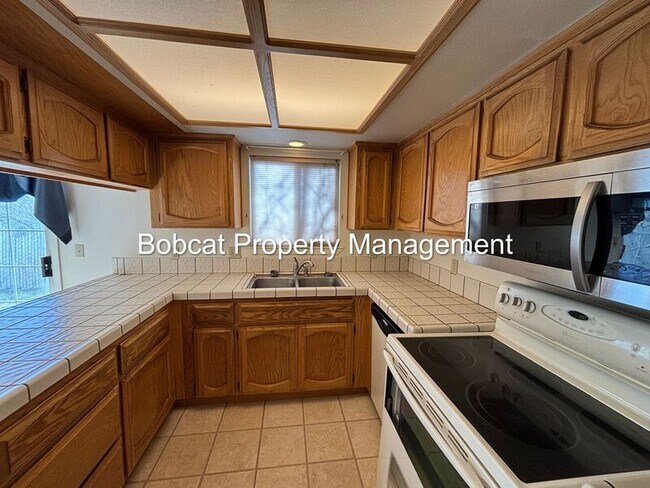 Building Photo - 1420 Douglas Ave