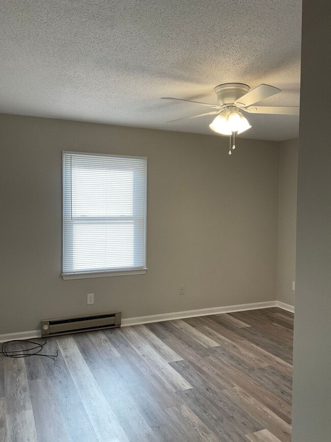 Building Photo - Available Now !! Two bedroom one bath apartment in Gastonia!