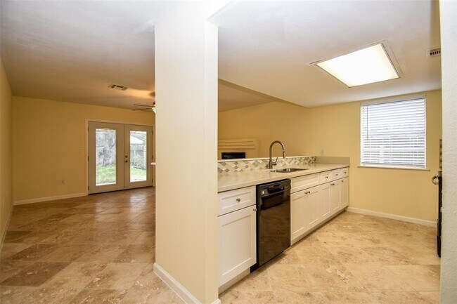 Building Photo - 2110 Whiteback Dr