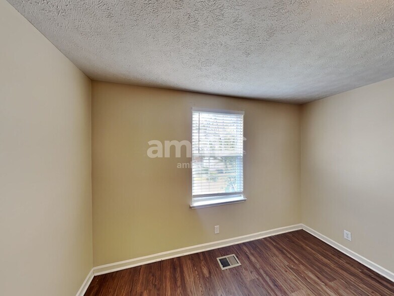 Building Photo - 166 Bradford Cir