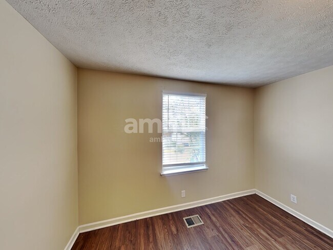 Building Photo - 166 Bradford Cir