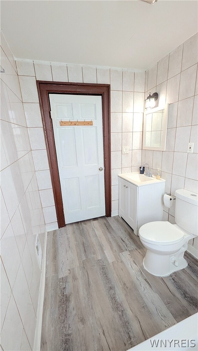 Building Photo - 26 Madison St