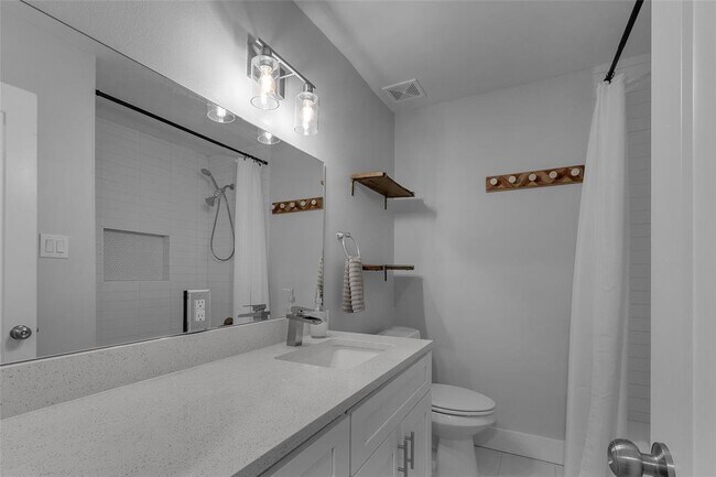 Building Photo - 3812 Southway Dr