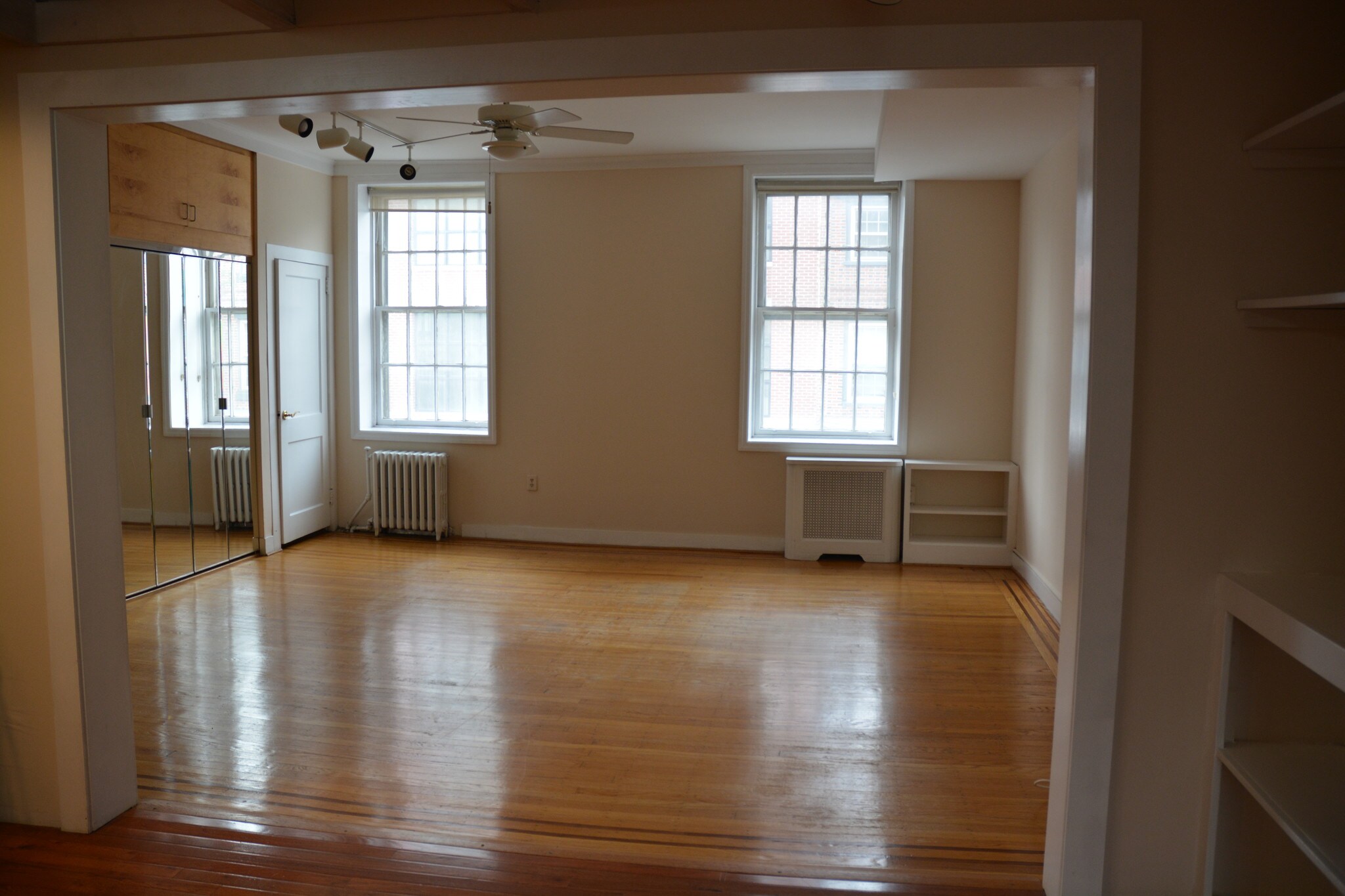 big bright open space - 217 Vine St