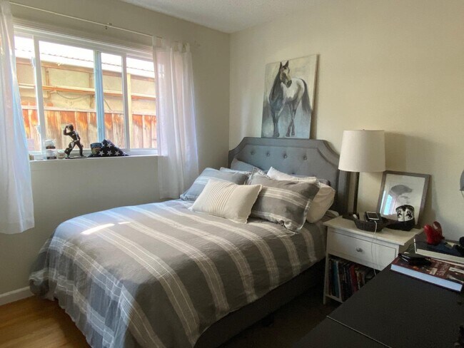 Building Photo - 5919 Royal Ann Dr