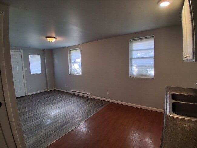 Building Photo - 212 Edwards St