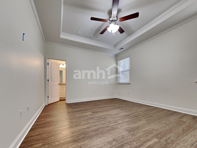 Building Photo - 227 Swan Dr