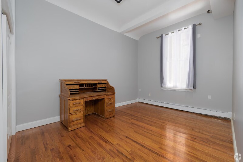 Building Photo - 954-960 Chapel St