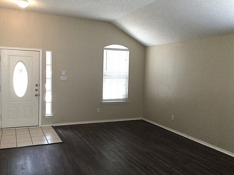 Building Photo - 6708 Lake Jackson Dr