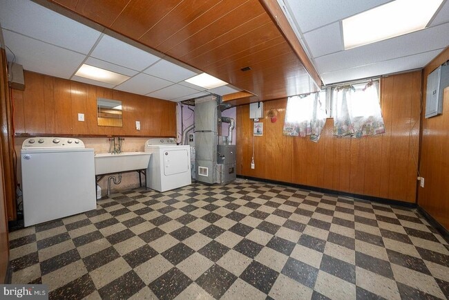 Building Photo - 130 Ivy Ct