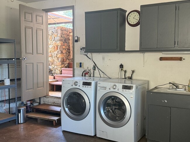 Building Photo - 23799 Woodhaven Pl