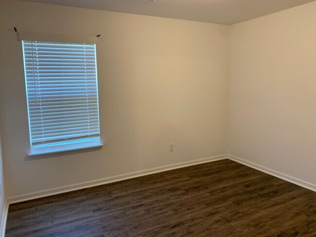 Building Photo - COMING SOON: Newer build in Duenweg!!   3bd/2ba with one car garage. Large primary bedroom with t...