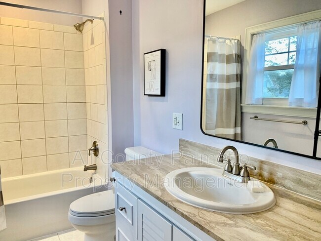 Building Photo - 213 Gordon St