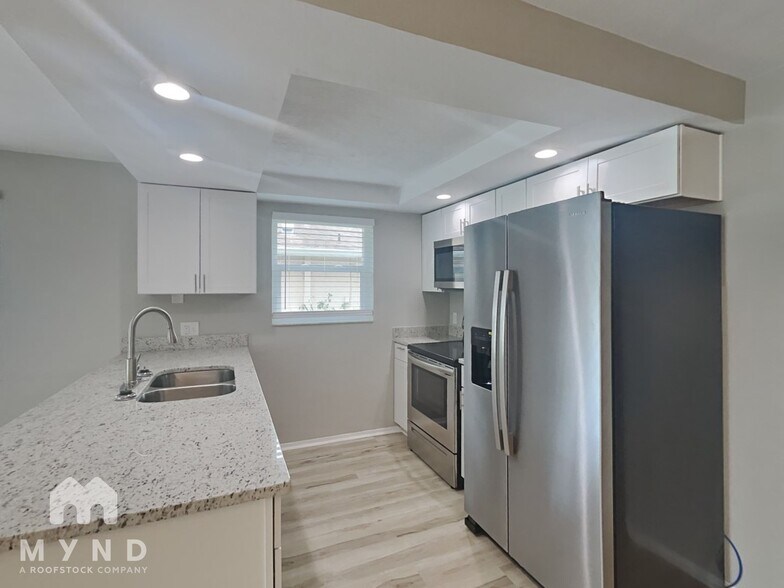 Building Photo - 5801 Elena Dr