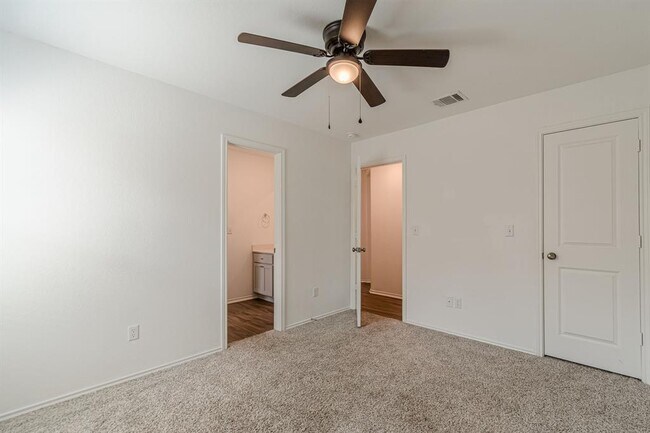 Building Photo - 341 Escondido Cir