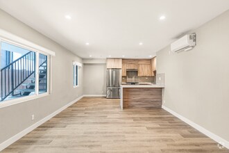 Building Photo - 1307 Tamarind Ave