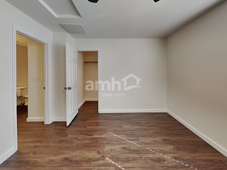 Building Photo - 19735 Susquehanna Way