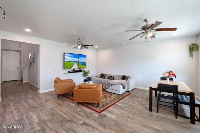 Building Photo - 615 E Portland St