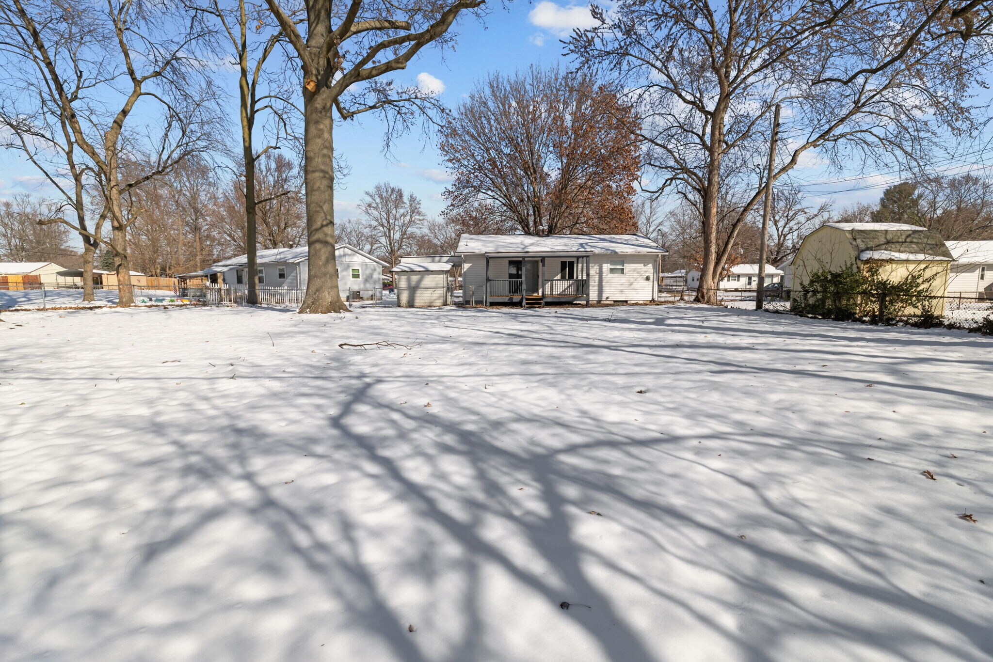 Building Photo - 1655 Fenmore Dr