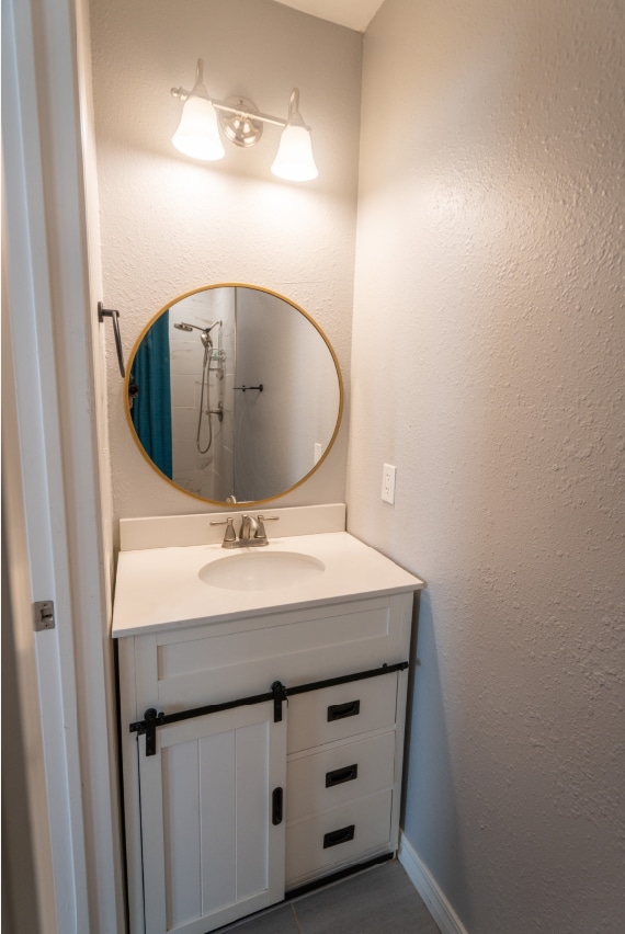 Building Photo - 2208 E 13th St