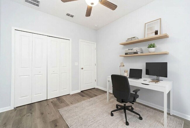 Building Photo - 679 Coral Cir