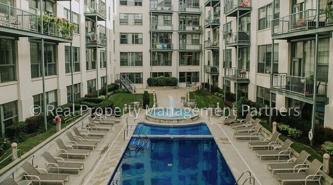 Building Photo - 940 Monroe Ave NW