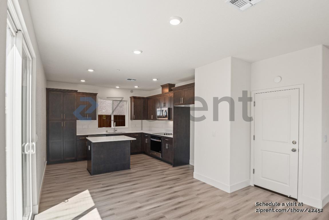 Building Photo - 24771 Manzanita Dr